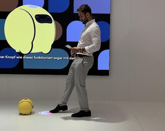 Samsung Electronics и LG Electronics представили своих новейших роботов