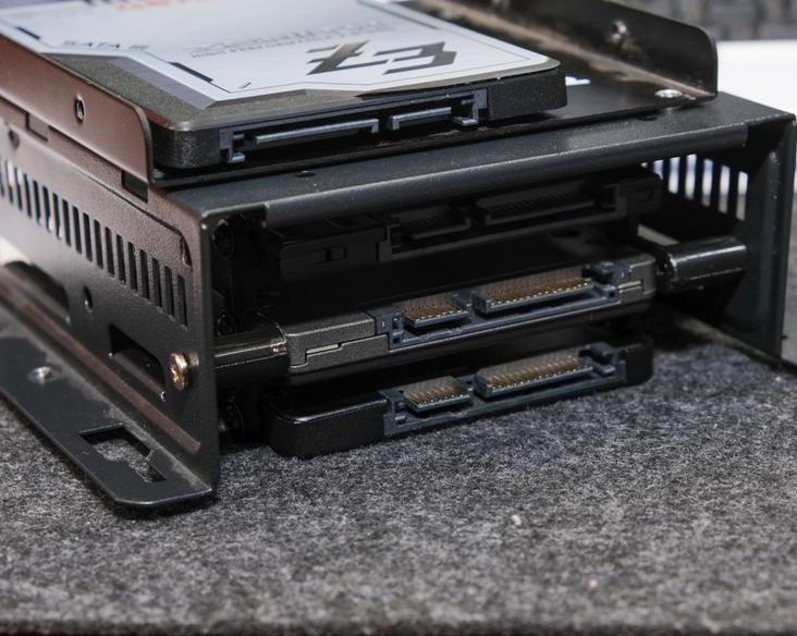 Как вместить три SSD