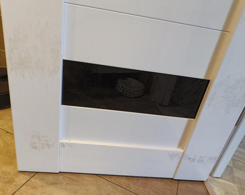 Как легко отмыть следы скотча с глянцевой поверхности подручными средствами: 3 эффективных метода