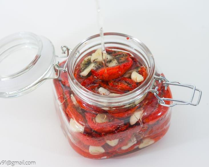 Готовим вяленые помидоры в оливковом масле в обзоре сушилки для овощей и фруктов Starwind SFD0501